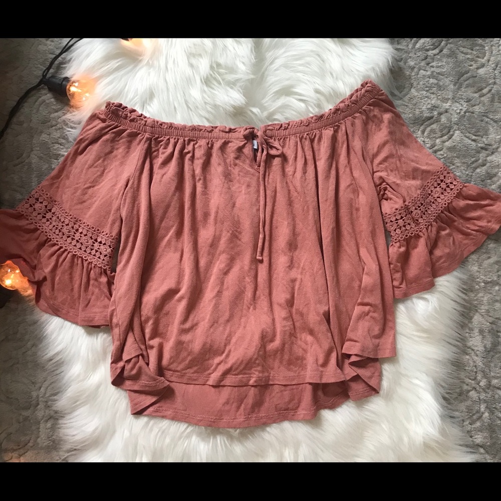 Adorable off the Shoulder Top!